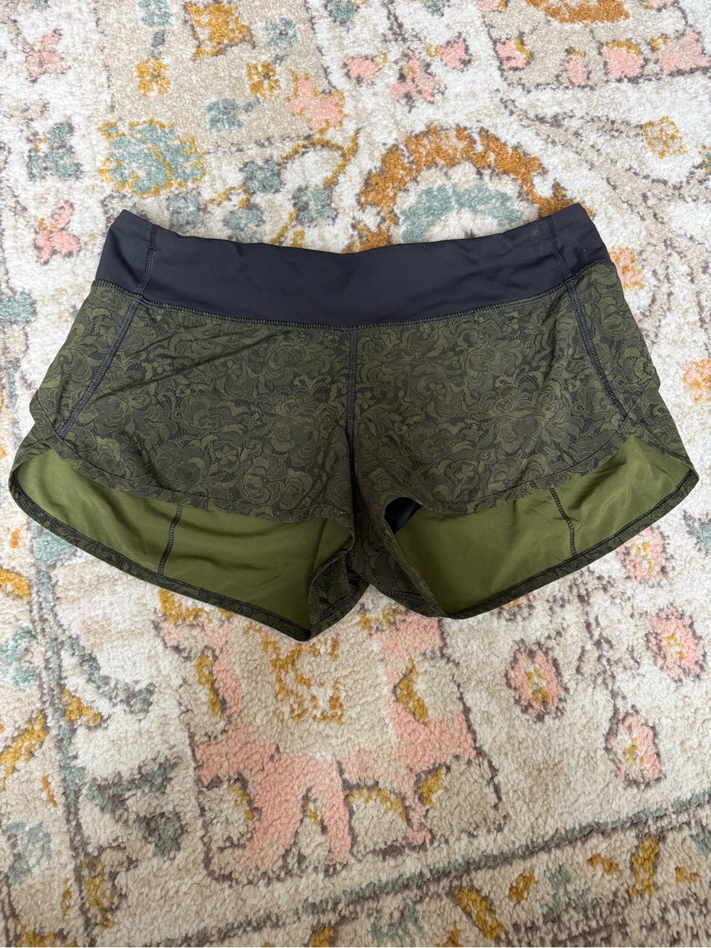 Lululemon Speed Up Short 2.5" Green Short Athletic Size 8 Floral